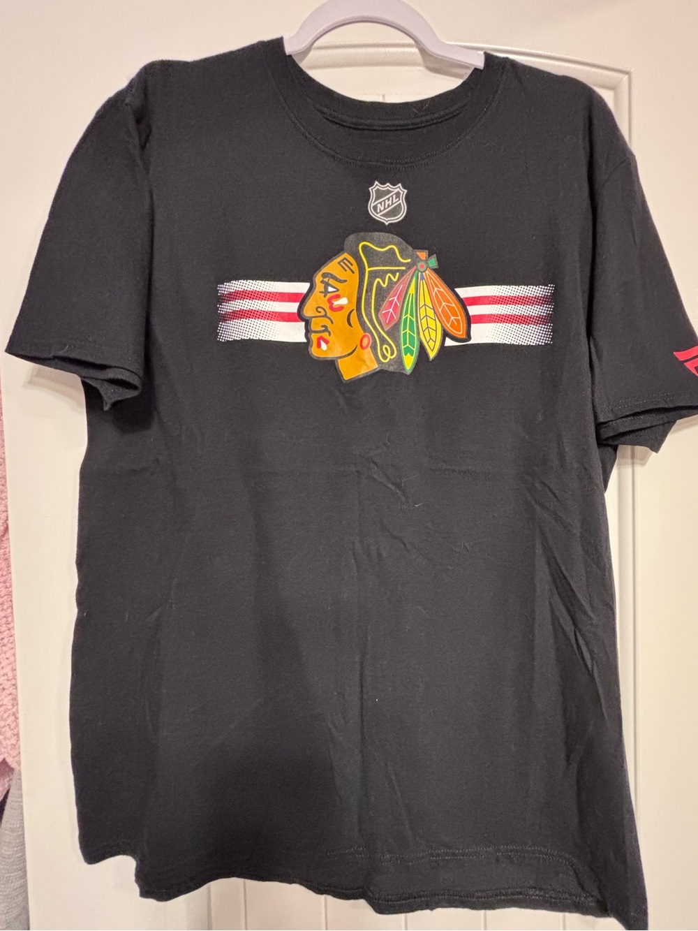 Chicago Blackhawks NHL Logo Tee - Ice Hockey Black with Multicolor Crest, L